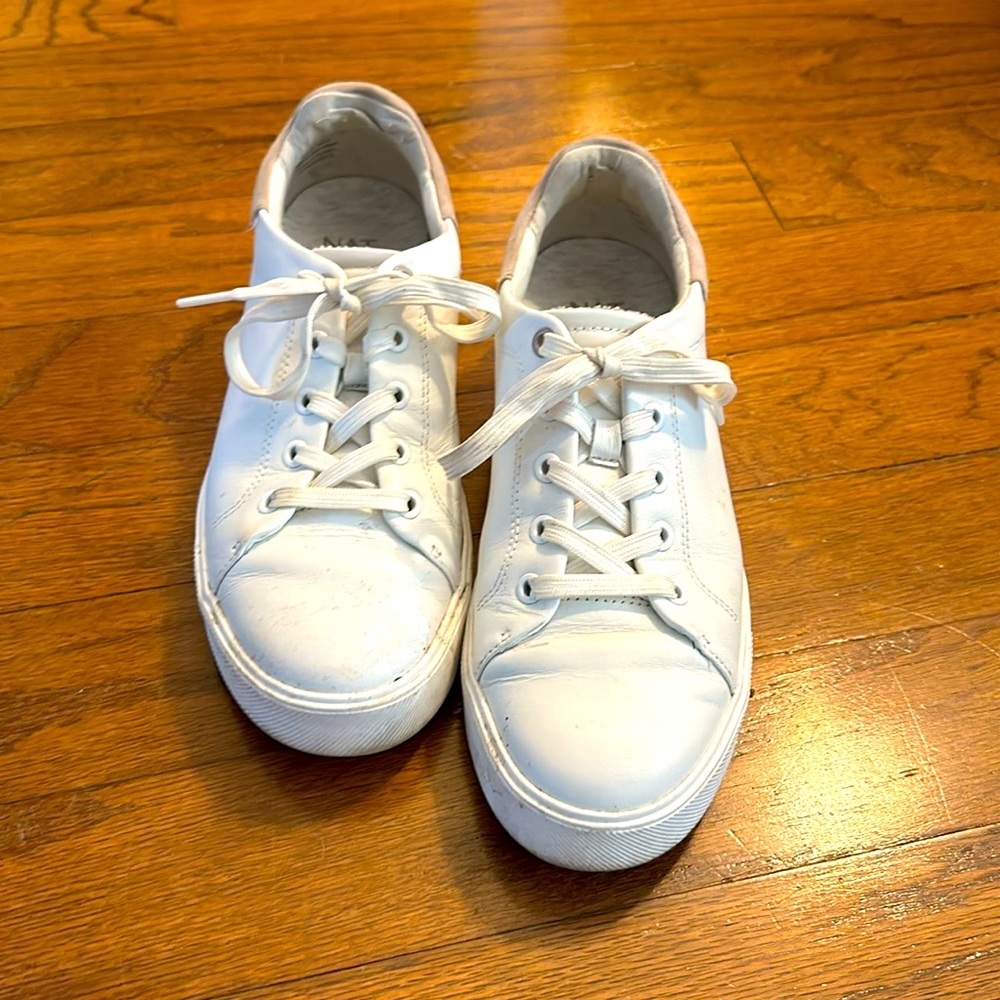 Naturalizer White leather sneakers size 8.5